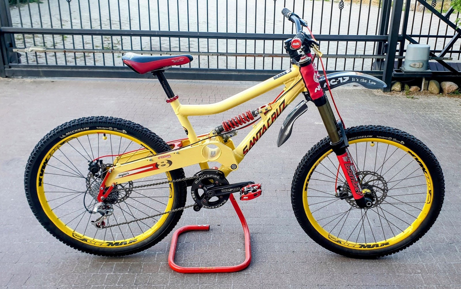 サンタクルズ　スーパー8 Santa Cruz Super 8 - Vital Bike of the Day July 2023